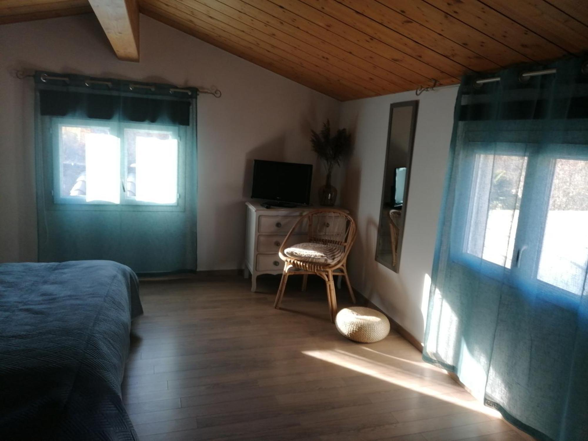 Chambre Familiale "Le Pecher" Saillans  部屋 写真